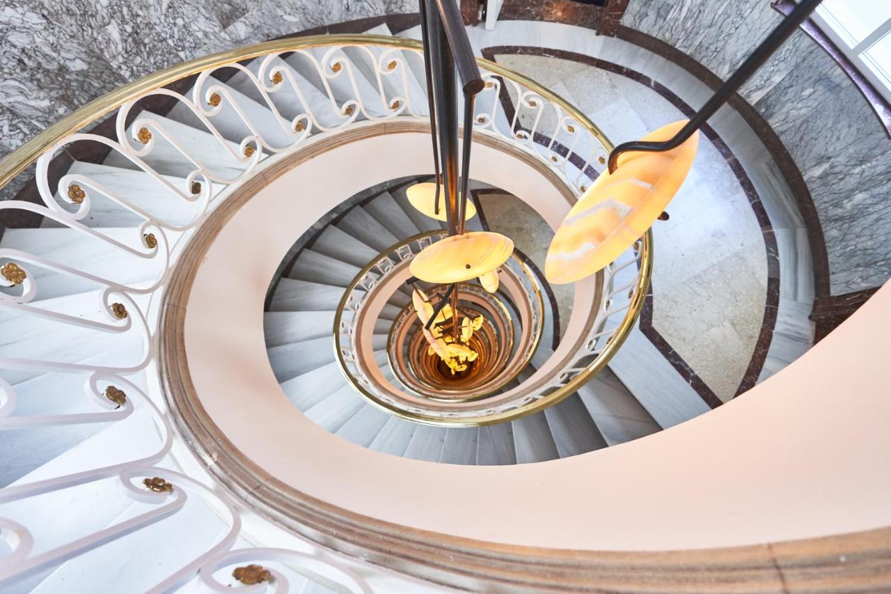 Bless Hotel Madrid - The Leading Hotels Of The World المظهر الخارجي الصورة Spiral staircase