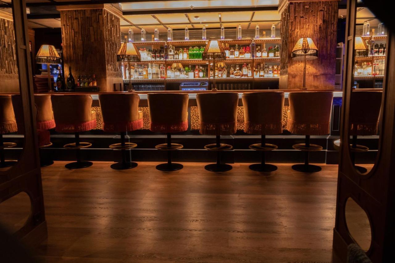 Bless Hotel Madrid - The Leading Hotels Of The World المظهر الخارجي الصورة The bar at the restaurant