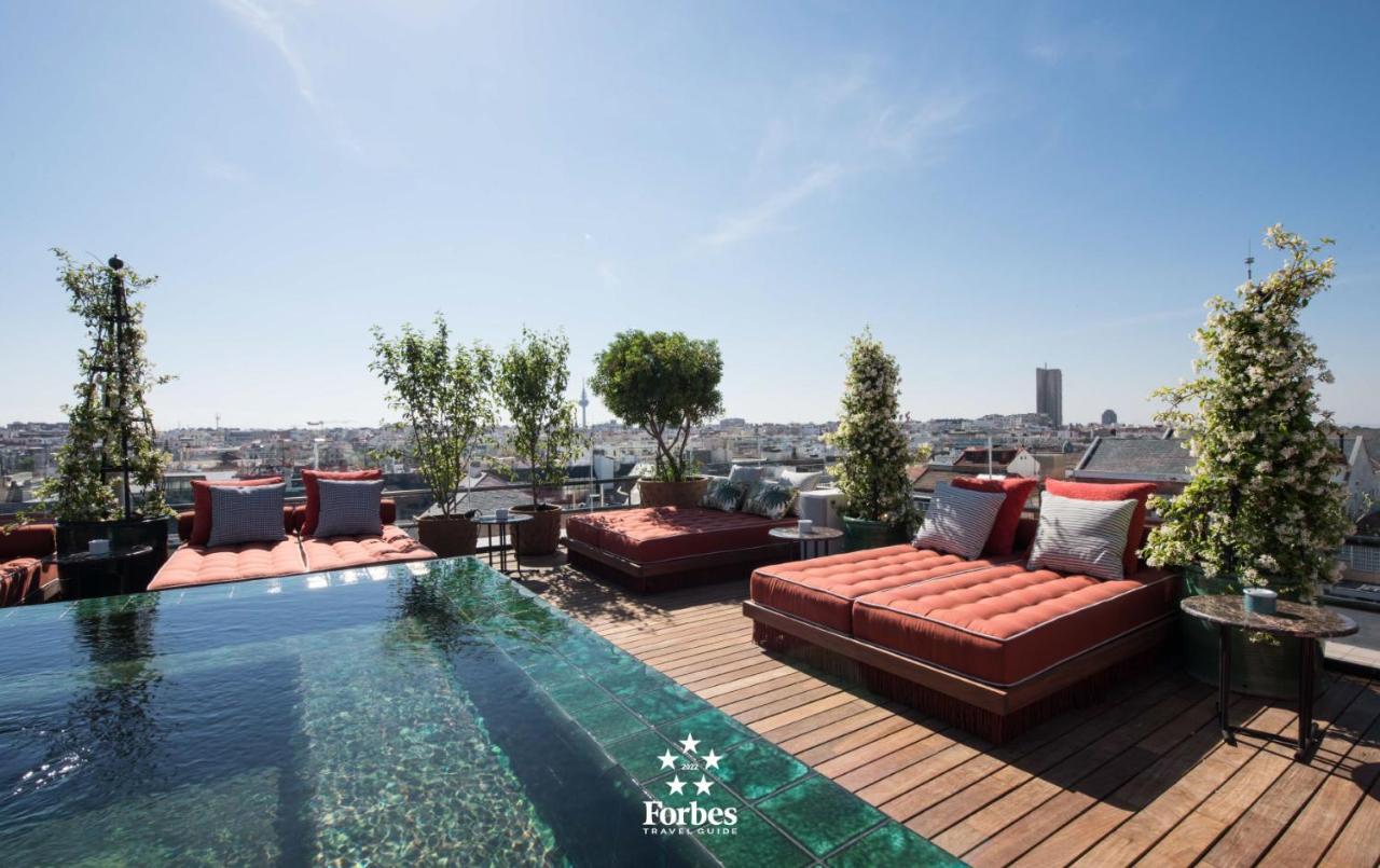Bless Hotel Madrid - The Leading Hotels Of The World المظهر الخارجي الصورة The rooftop pool at the Forbes Hotel