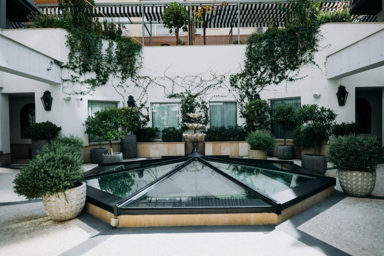 Bless Hotel Madrid - The Leading Hotels Of The World المظهر الخارجي الصورة The courtyard of the hotel