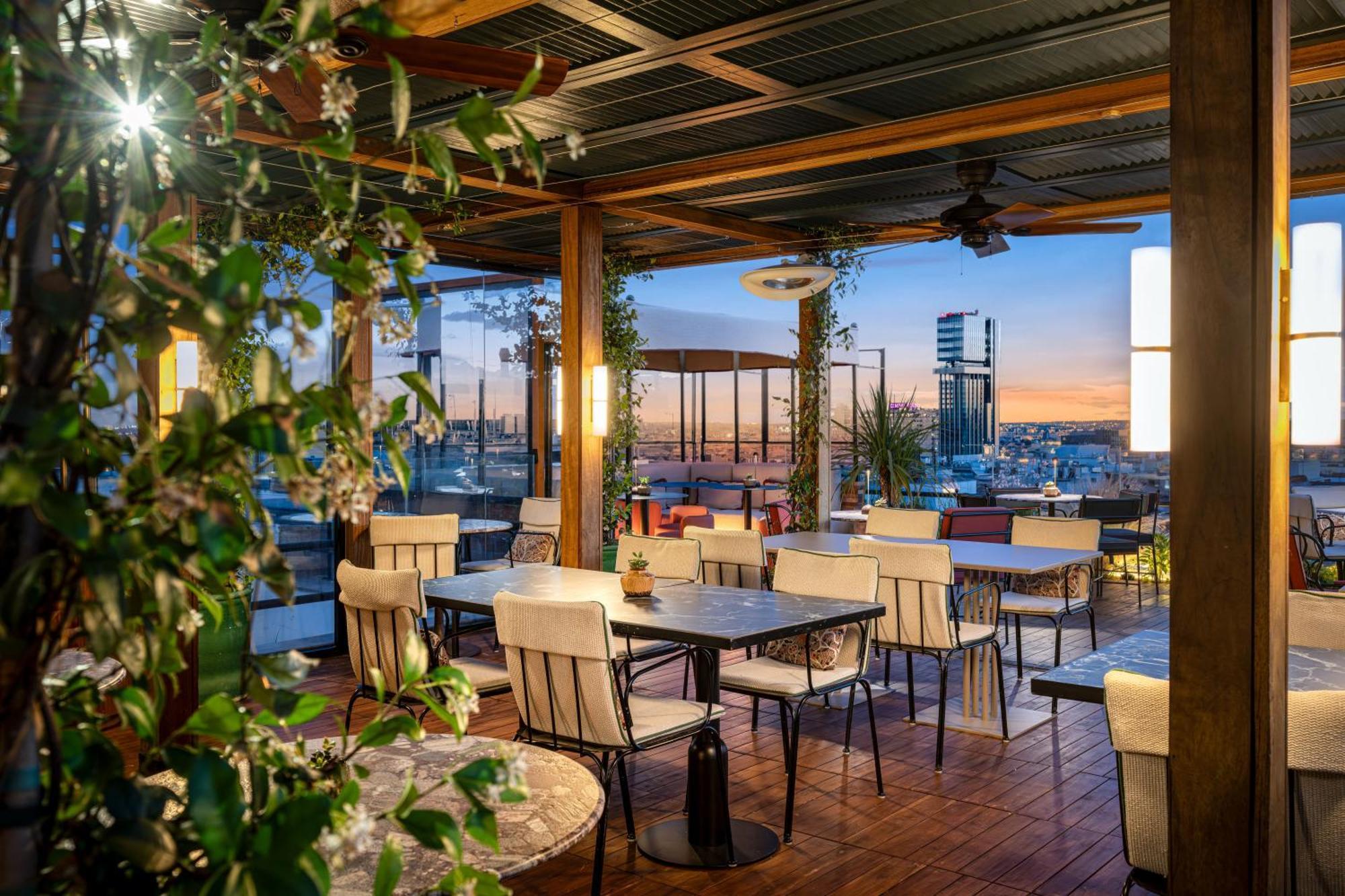 Bless Hotel Madrid - The Leading Hotels Of The World المظهر الخارجي الصورة The Sky Bar