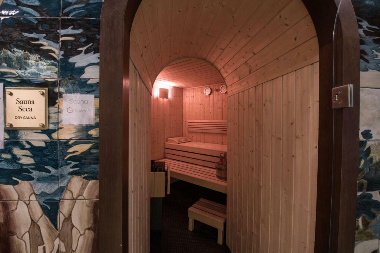 Bless Hotel Madrid - The Leading Hotels Of The World المظهر الخارجي الصورة A modern Finnish sauna